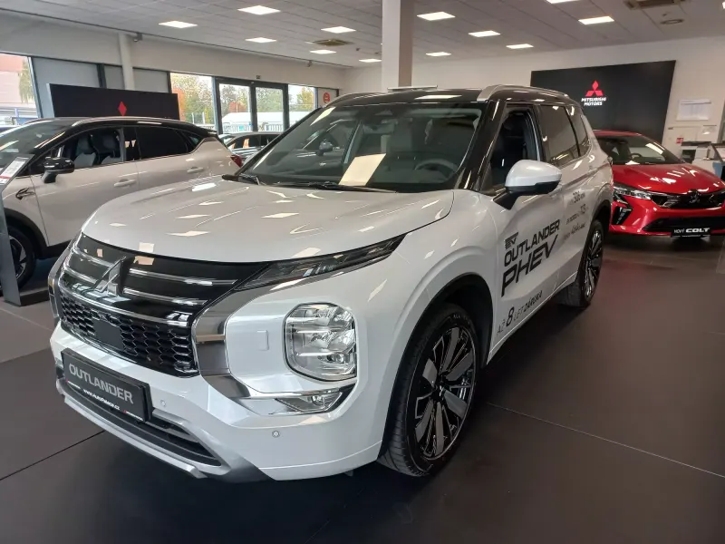 Mitsubishi Outlander PHEV Instyle skladem v AutoPalace Brno